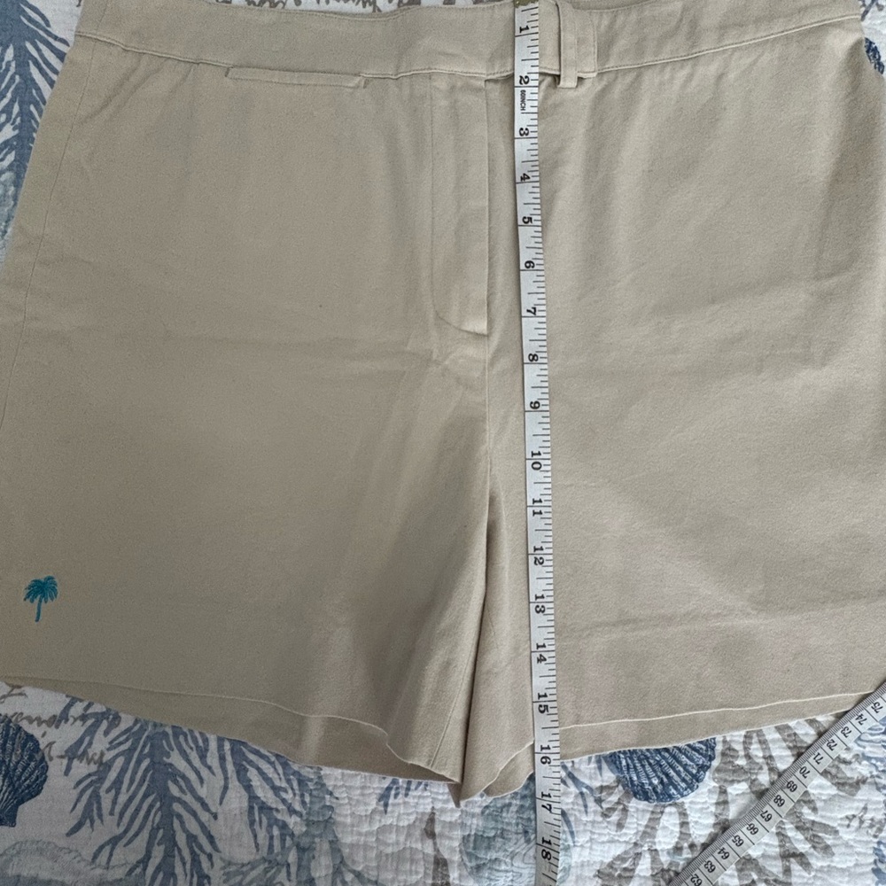 Lilly Pulitzer Beth Shorts in Sand Palm Classics